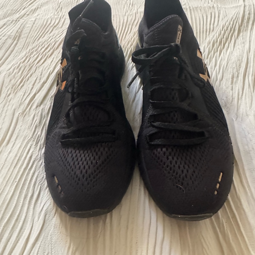 Under Armour hover Black and Gold Men's Athletic Shoes